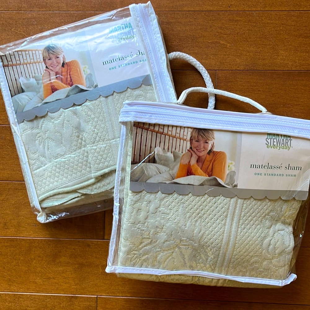Vintage Martha Stewart Celery Green Color Standard Shams 2 cases - Picture 1 of 3